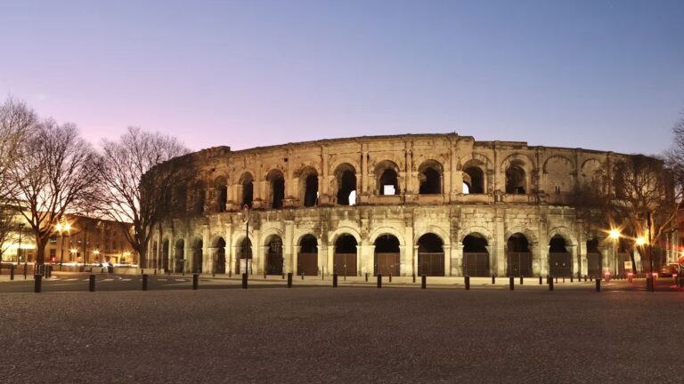 Nîmes monuments romains Arènes